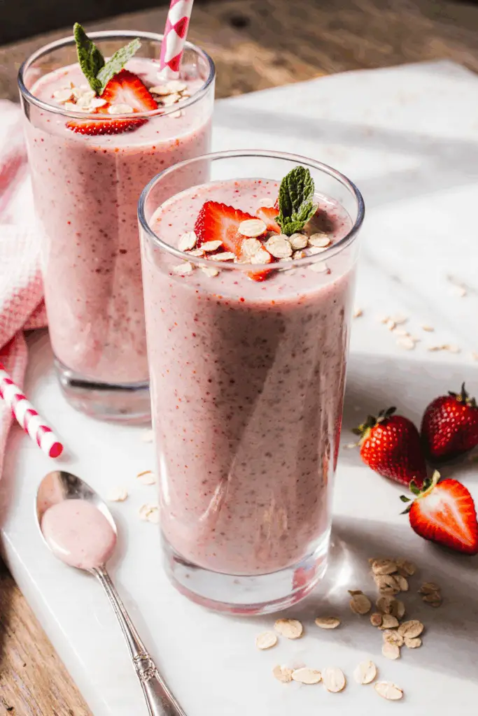 Creamy Strawberry Almond Oat Breakfast Smoothie