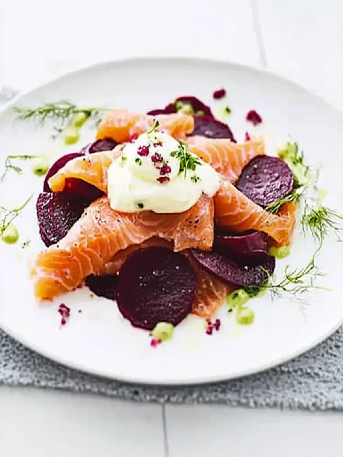 Delicious Smoked Salmon with Beetroot & Vodka Crème Fraîche 3 Smoked salmon with beetroot & vodka crème fraîche
